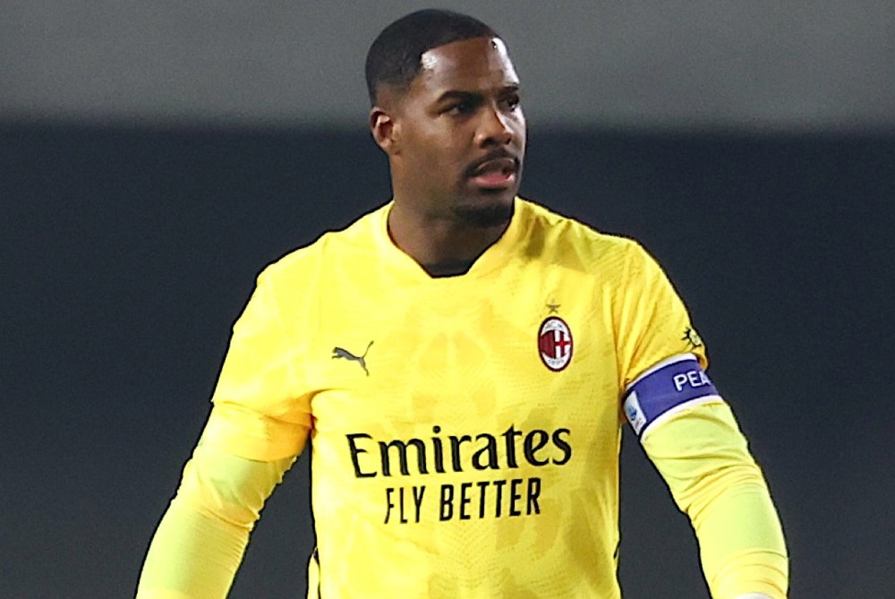 Goleiro Mike Maignan, do Milan, sofre ofensas racistas em partida do Campeonato Italiano Goleiro Mike Maignan, do Milan, sofre ofensas racistas em partida do Campeonato Italiano