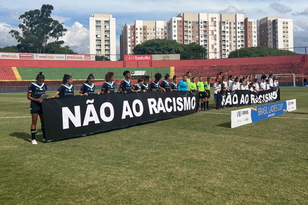 Jogadoras do River Plate são detidas por injúria racial durante torneio em São Paulo Jogadoras do River Plate são detidas por injúria racial durante torneio em São Paulo