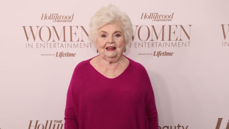 June Squibb comenta sobre a estreia de Scarlett Johansson na direção com ‘Eleanor the Great’