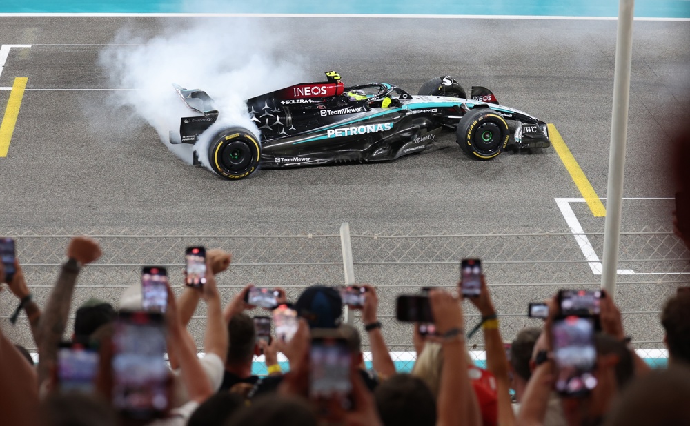 Lewis Hamilton troca a Mercedes pela Ferrari e encerra história de sucesso de 12 anos Lewis Hamilton troca a Mercedes pela Ferrari e encerra história de sucesso de 12 anos