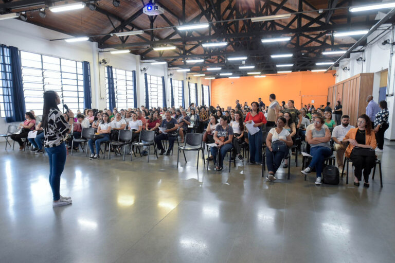 Mutirão de empregos recebe mais de 1,5 mil pessoas em Guarulhos