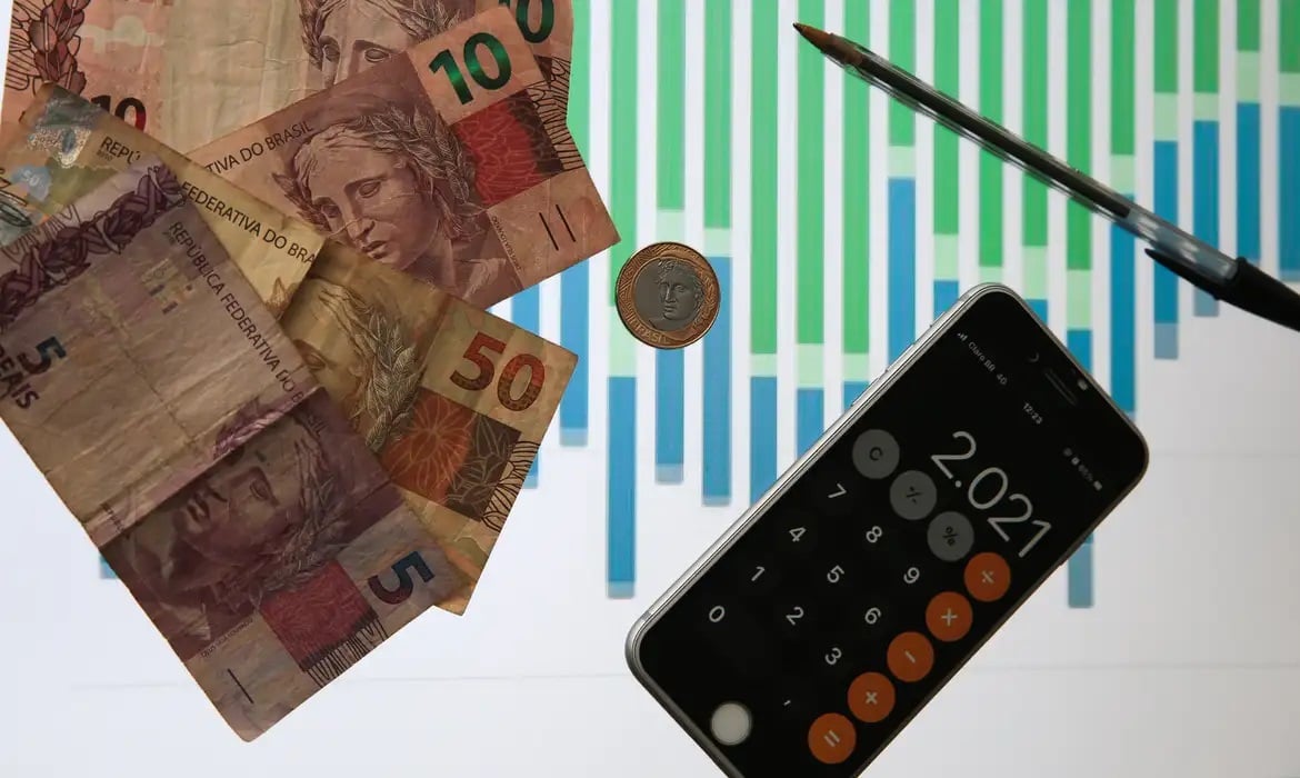 PIB brasileiro cresce, mas desacelera em 2024 PIB brasileiro cresce, mas desacelera em 2024