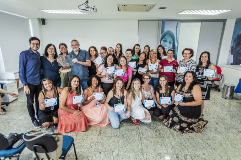 Prefeitura de Guarulhos premia educadores com o selo Escola que Alfabetiza