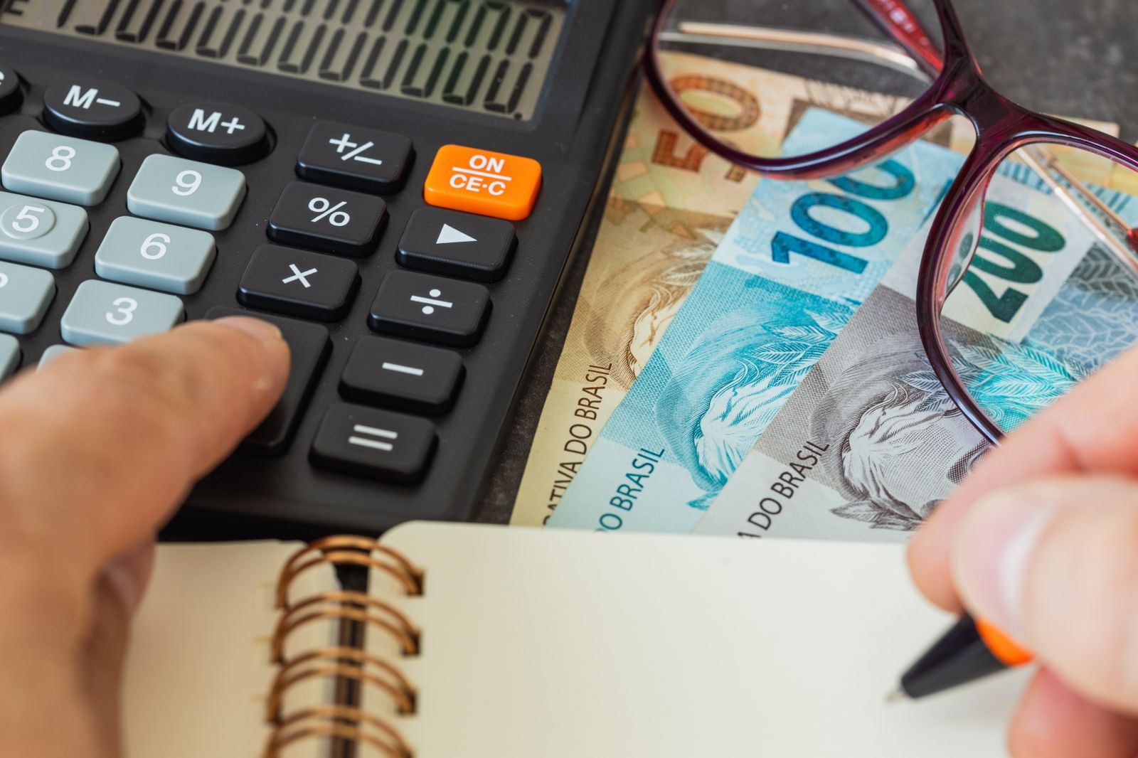 Como o aumento do salário mínimo impacta os empresários Como o aumento do salário mínimo impacta os empresários