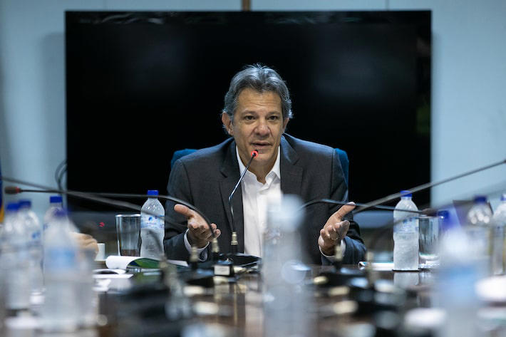 Em 2024, a arrecadação aumenta 9,6% acima da inflação, mas o governo ainda enfrentará déficit fiscal. Em 2024, a arrecadação aumenta 9,6% acima da inflação, mas o governo ainda enfrentará déficit fiscal.