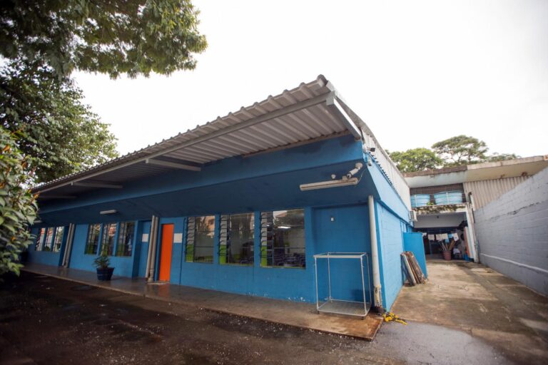 Escola municipal na Ponte Grande recebe reparo emergencial