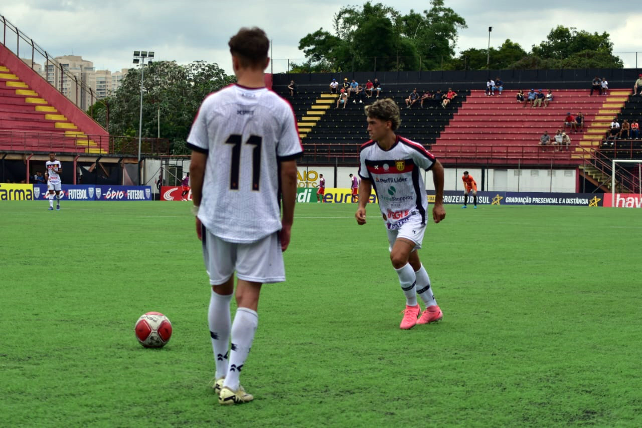 Flamengo garante a liderança e Barra fica com a segunda vaga do grupo de Guarulhos da Copinha Flamengo garante a liderança e Barra fica com a segunda vaga do grupo de Guarulhos da Copinha