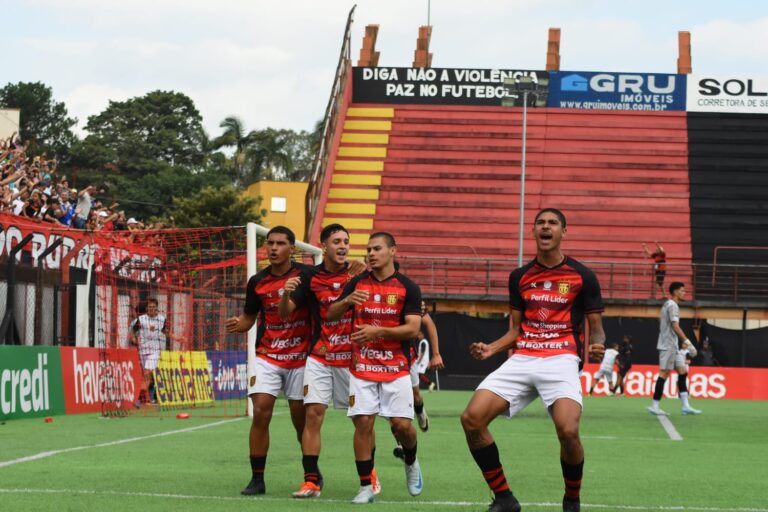 Flamengo garante vaga nas oitavas da Copinha e iguala melhor resultado