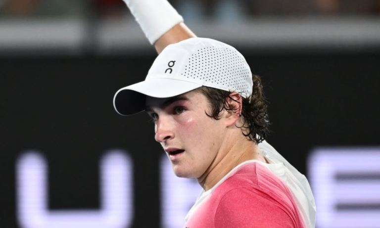 João Fonseca vence número 9 do mundo e avança para a segunda rodada do Australian Open