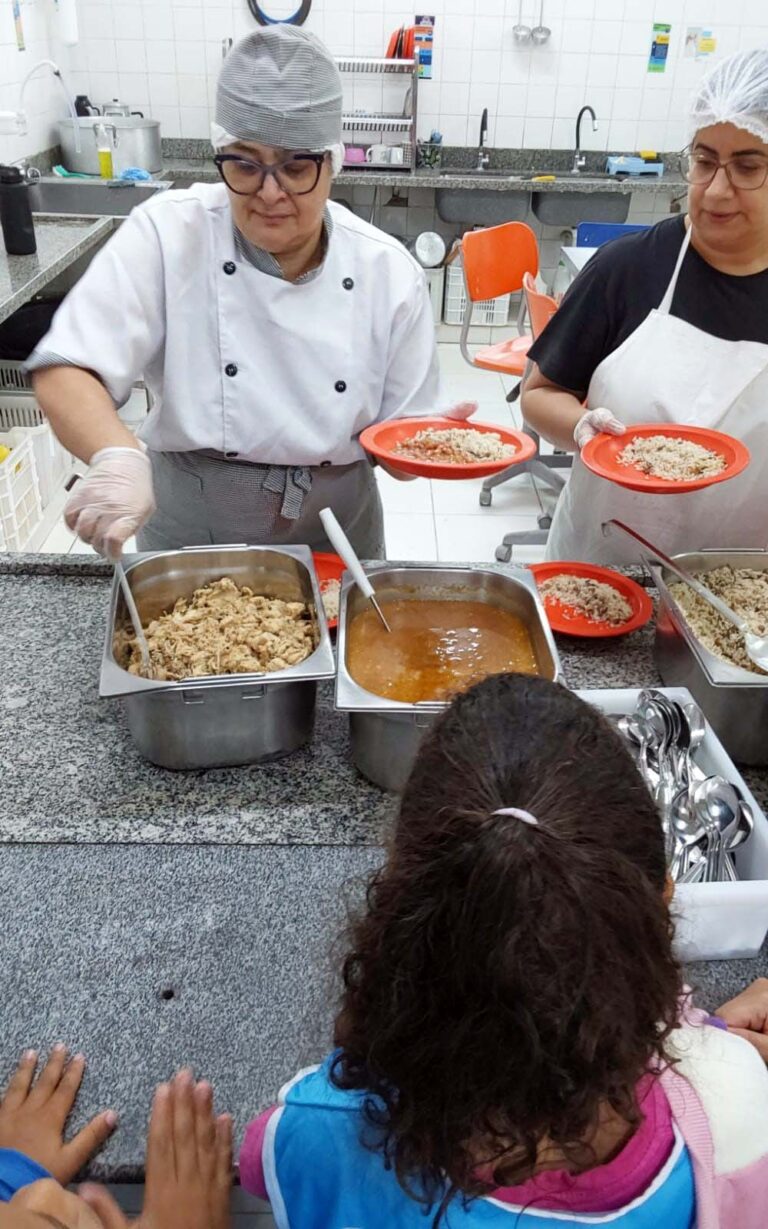 Mais de 5 mil refeições diárias garantem alimentação saudável no projeto De Férias nos CEUs