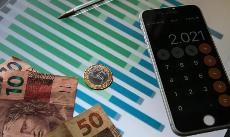 Quanto eu preciso acumular para garantir uma renda mensal de R$ 8 mil ou R$ 10 mil sem precisar trabalhar?