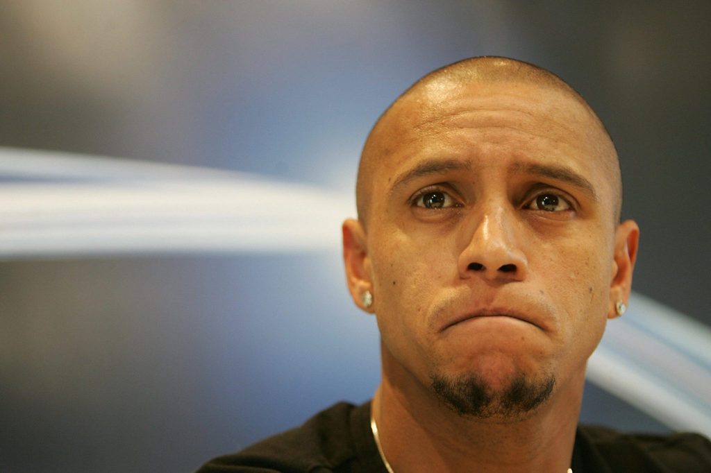 Roberto Carlos desmente rumores sobre residência no Real Madrid e fala sobre divórcio Roberto Carlos desmente rumores sobre residência no Real Madrid e fala sobre divórcio