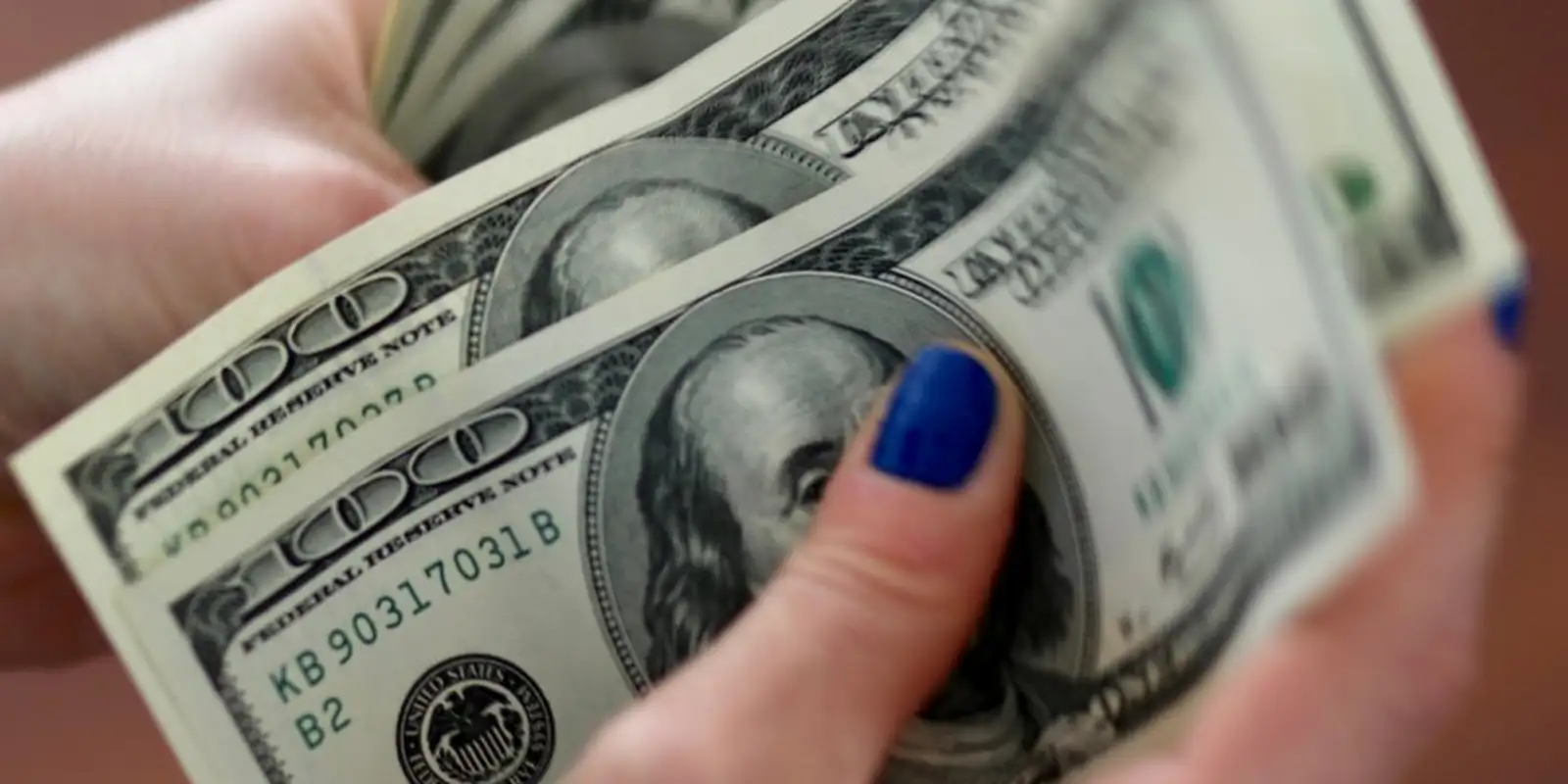 Dólar cai pela 11ª vez e tem maior sequência de quedas em 20 anos Dólar cai pela 11ª vez e tem maior sequência de quedas em 20 anos
