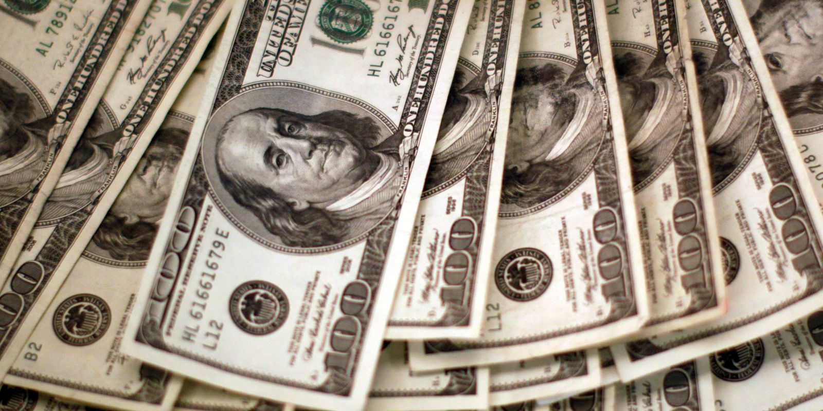 Dólar sobe para R$ 5,68 com anúncio de acordo entre EUA e China Dólar sobe para R$ 5,68 com anúncio de acordo entre EUA e China