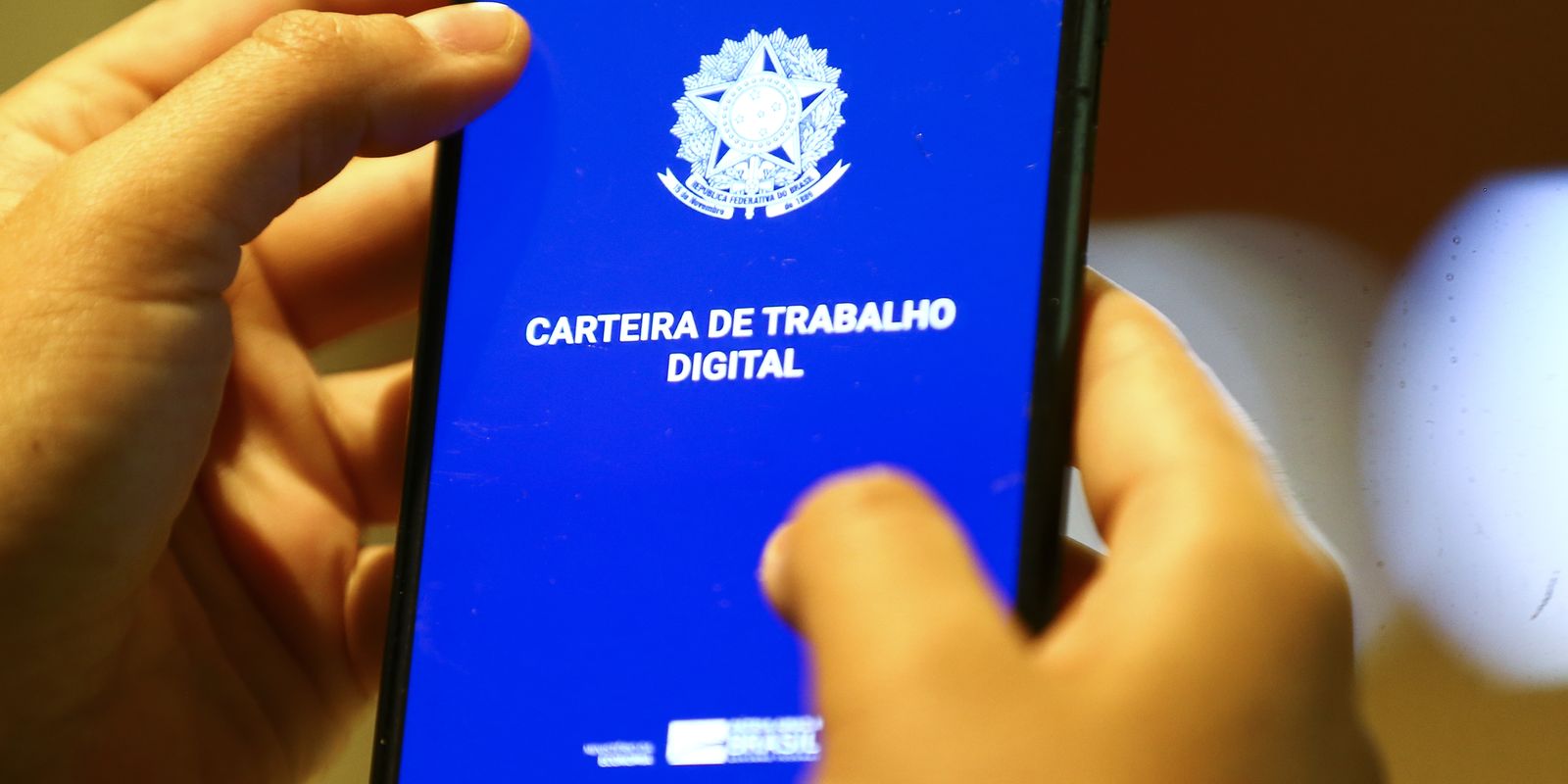 Empregos com carteira assinada fecham 2024 com volume recorde Empregos com carteira assinada fecham 2024 com volume recorde