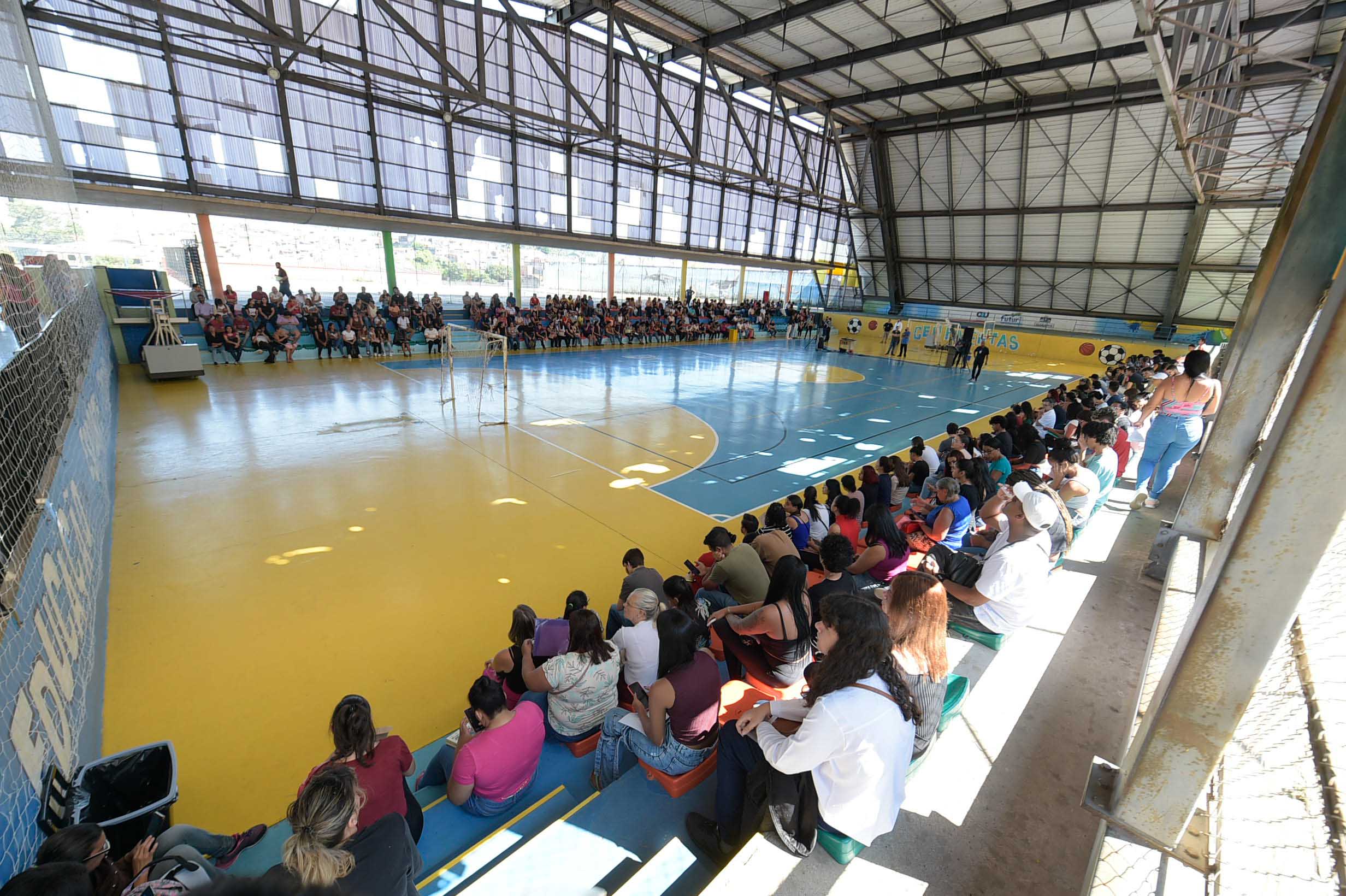 Mutirão de emprego leva mais de 1.000 candidatos ao CEU Pimentas Mutirão de emprego leva mais de 1.000 candidatos ao CEU Pimentas
