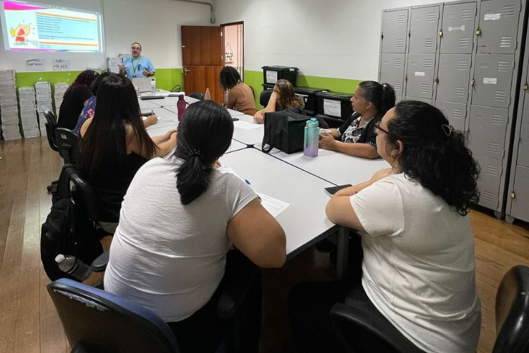 Professores da rede municipal participam de encontro formativo sobre TOD e autismo