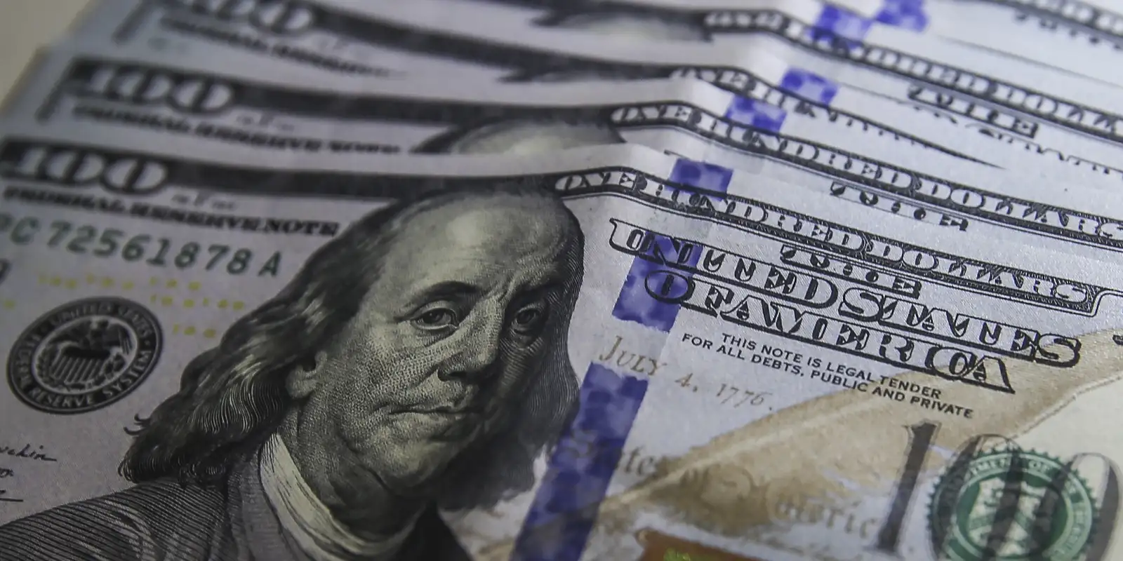 Tesouro capta US$ 2,5 bi no exterior com queda no spread Tesouro capta US$ 2,5 bi no exterior com queda no spread