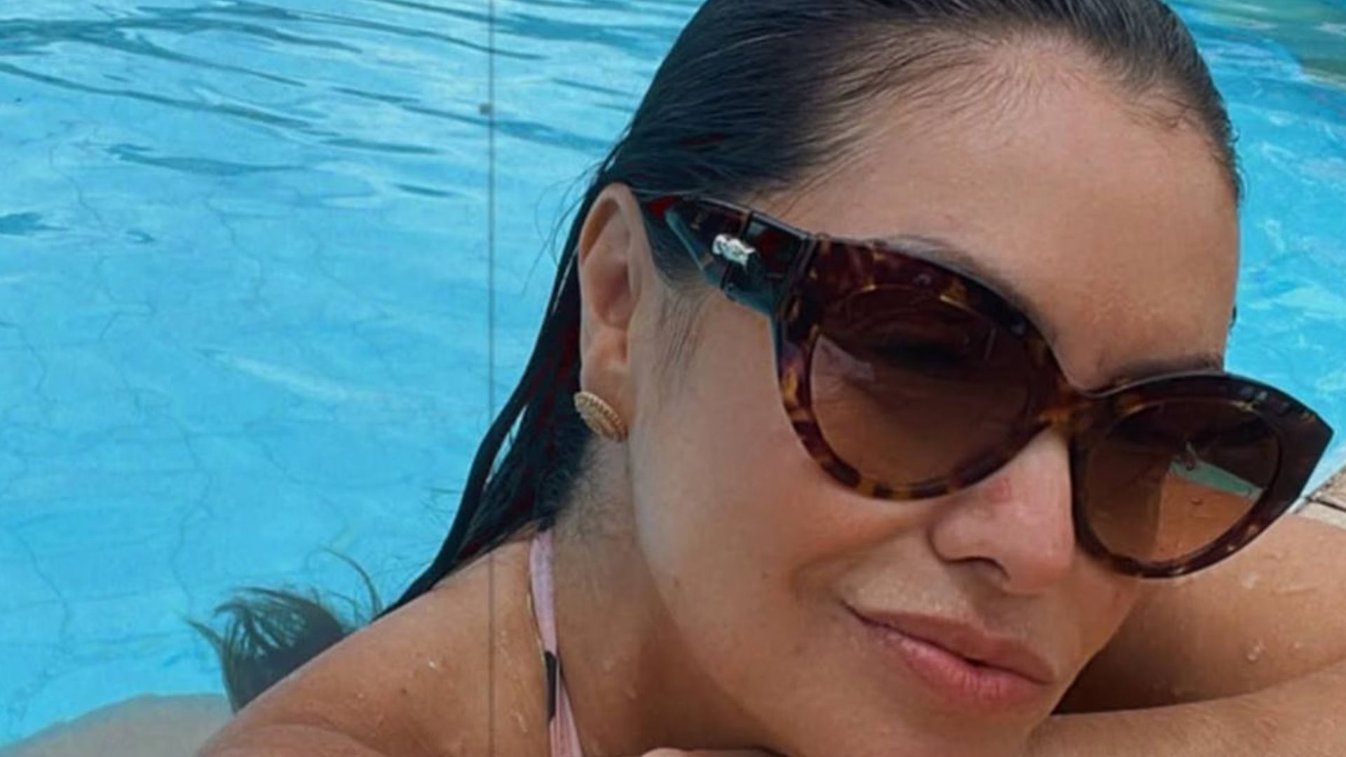 ‘Flagrada’ com Dado, Renata Brás esculacha Fofocalizando e Cariúcha: ‘Toma cuidado!’ ‘Flagrada’ com Dado, Renata Brás esculacha Fofocalizando e Cariúcha: ‘Toma cuidado!’