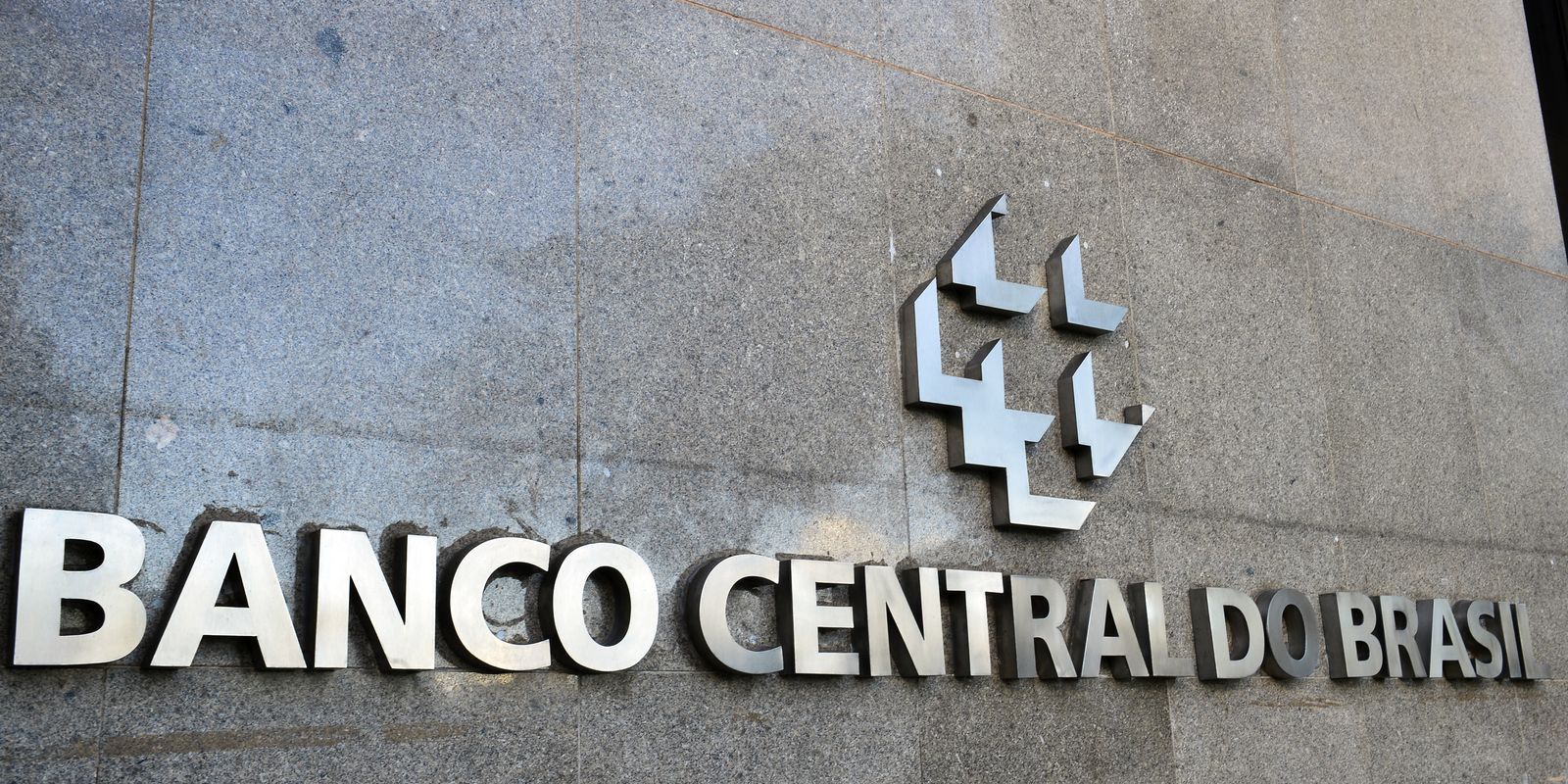 BC diz que Selic deve ser mantida em 15% por período prolongado BC diz que Selic deve ser mantida em 15% por período prolongado