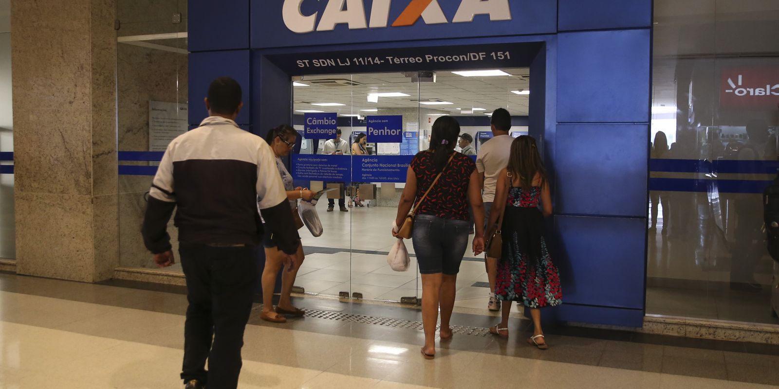 Bancos reabrem nesta Quarta-Feira de Cinzas, a partir de meio-dia Bancos reabrem nesta Quarta-Feira de Cinzas, a partir de meio-dia