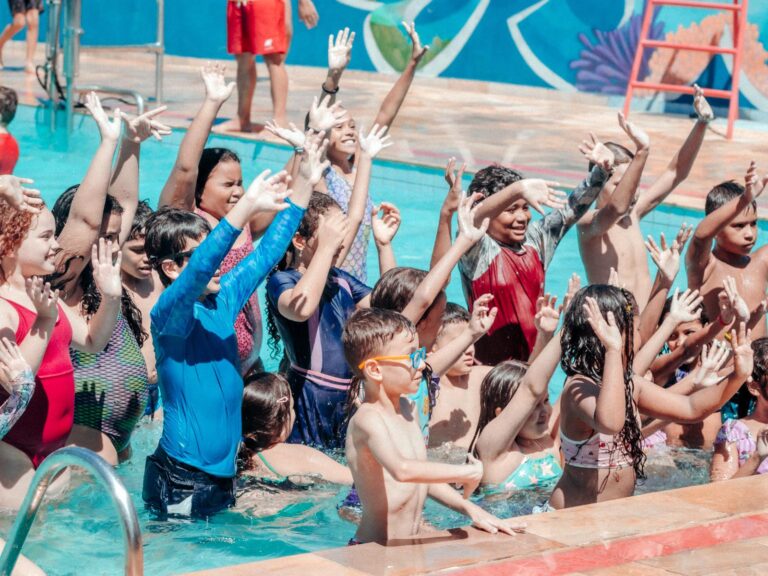 CEU Ottawa-Uirapuru promove vivência na piscina com alunos da EPG Álvares de Azevedo