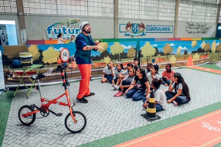 CEU Vila São Rafael recebe apresentação teatral sobre comportamento no trânsito