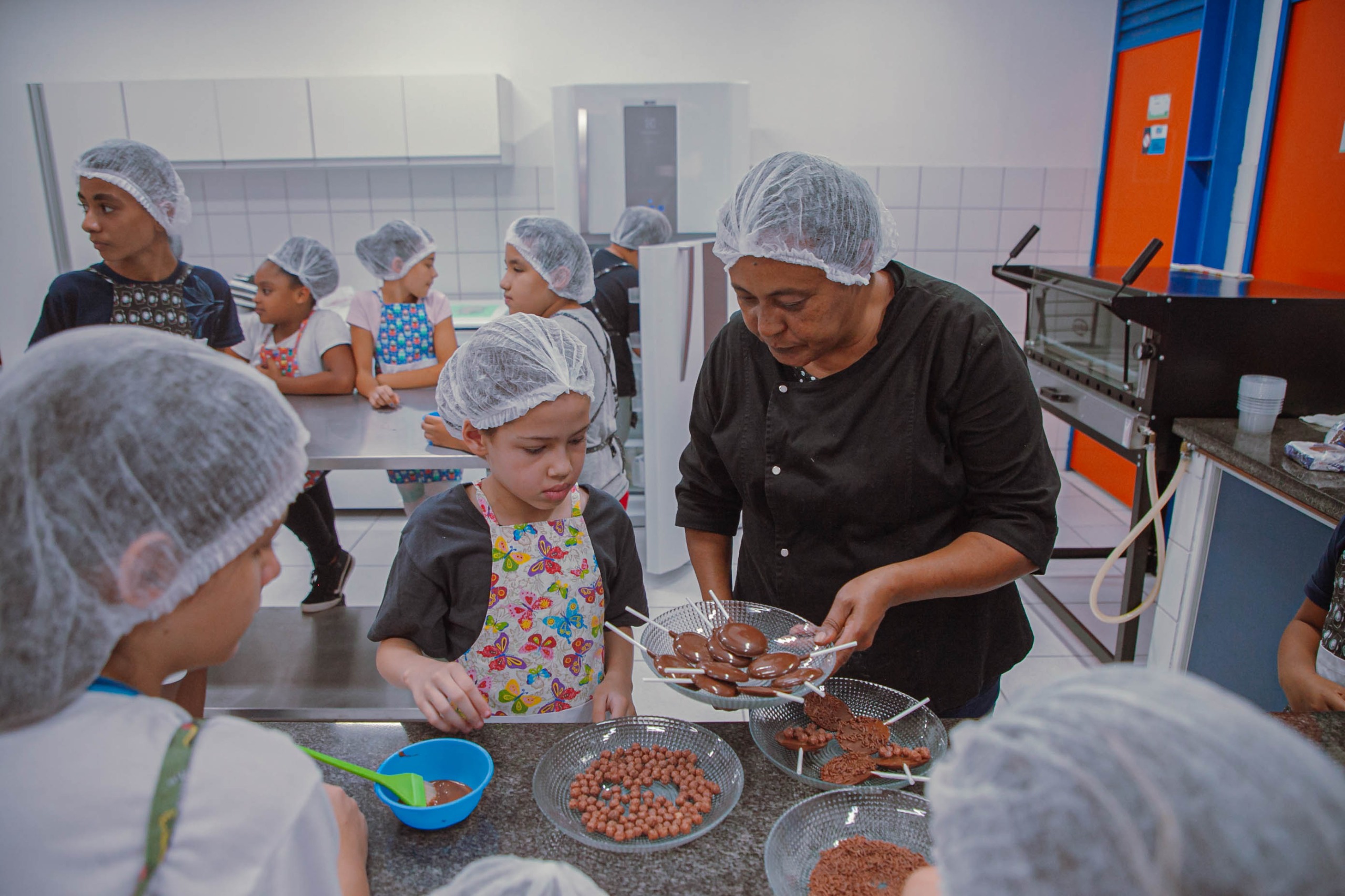 CEUs Bonsucesso e Continental abrem inscrições para cursos de culinária para crianças e adultos CEUs Bonsucesso e Continental abrem inscrições para cursos de culinária para crianças e adultos