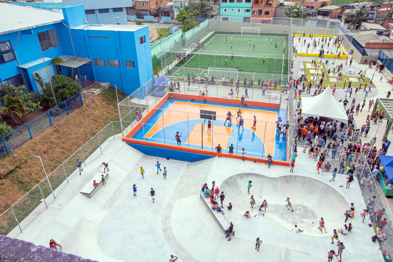 Com piscinas, quadras e bailes à fantasia, CEUs ficarão abertos no Carnaval Com piscinas, quadras e bailes à fantasia, CEUs ficarão abertos no Carnaval