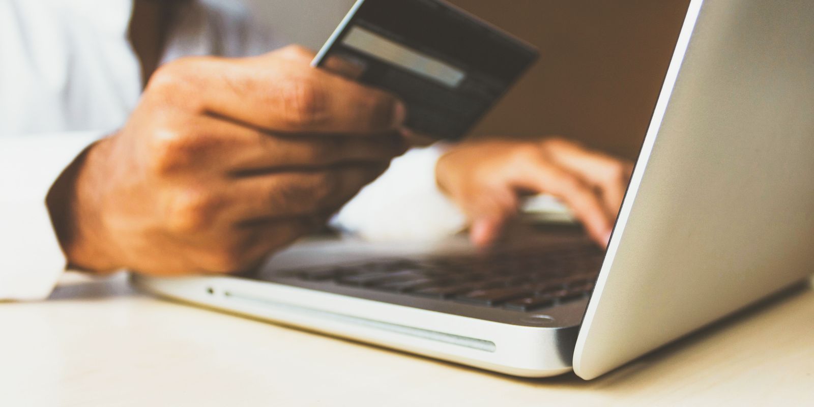 Consumo da alta renda e compras digitais elevam gastos com cartões Consumo da alta renda e compras digitais elevam gastos com cartões