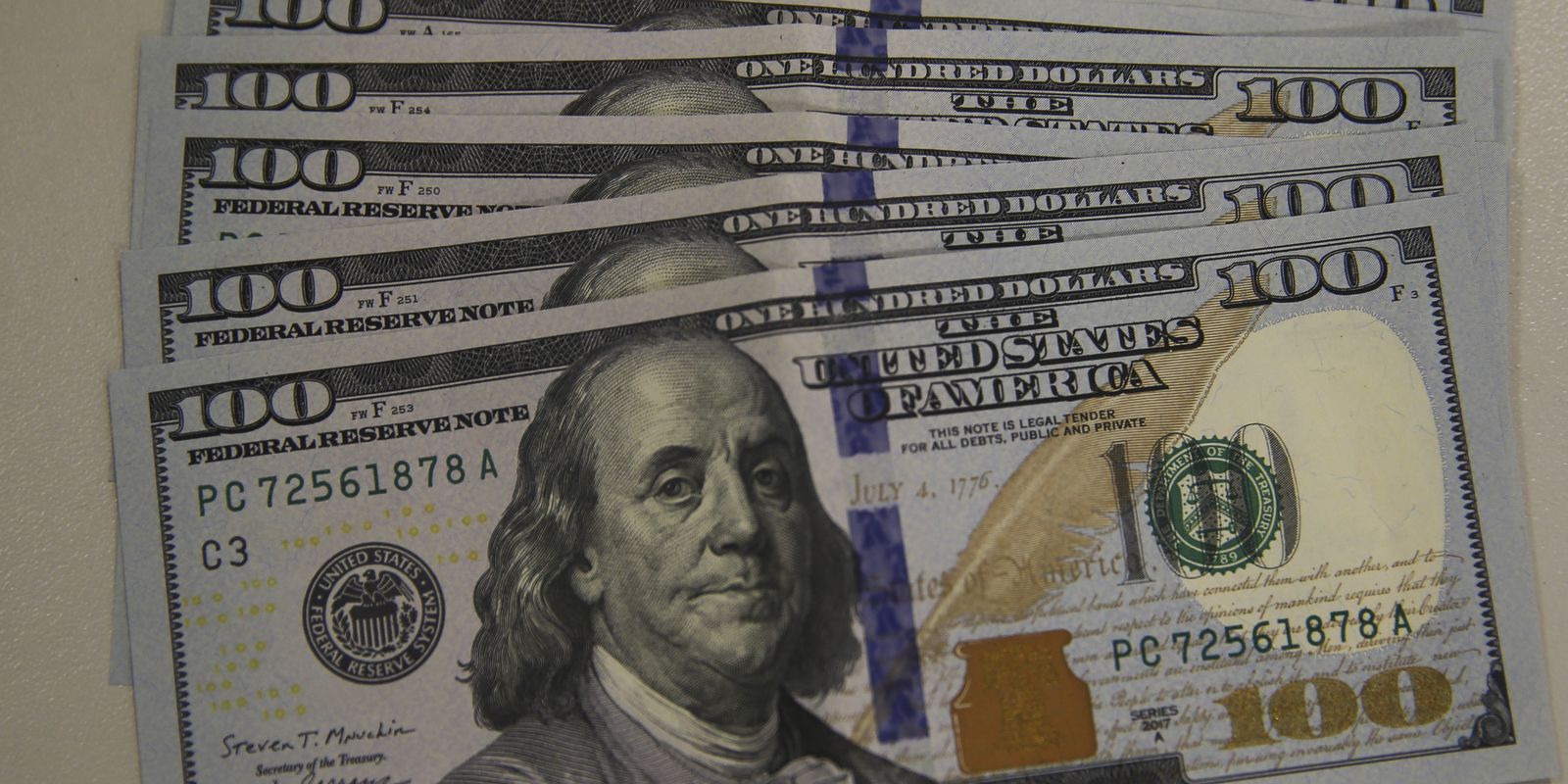 Dólar atinge R$ 5,91 após escolha de Gleisi e discussão na Casa Branca Dólar atinge R$ 5,91 após escolha de Gleisi e discussão na Casa Branca