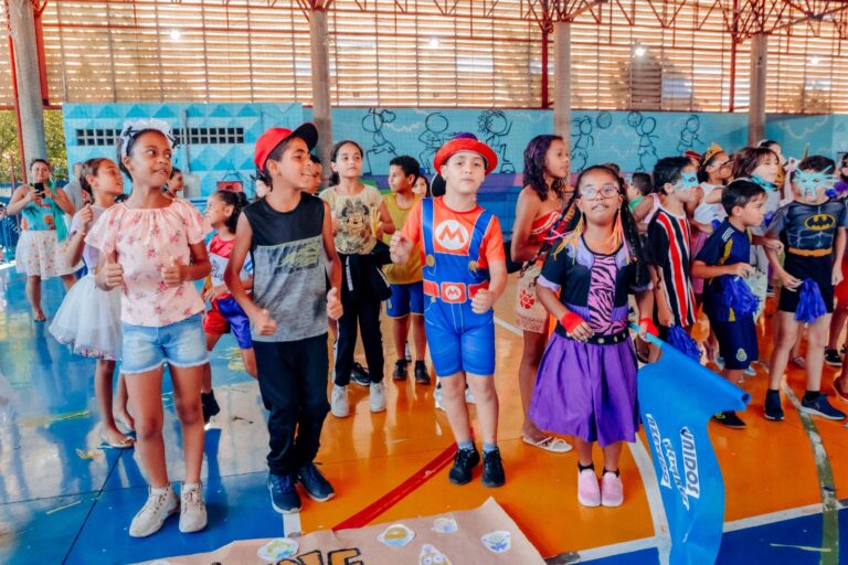 Escolas municipais realizam desfile de Carnaval no Jardim Ottawa