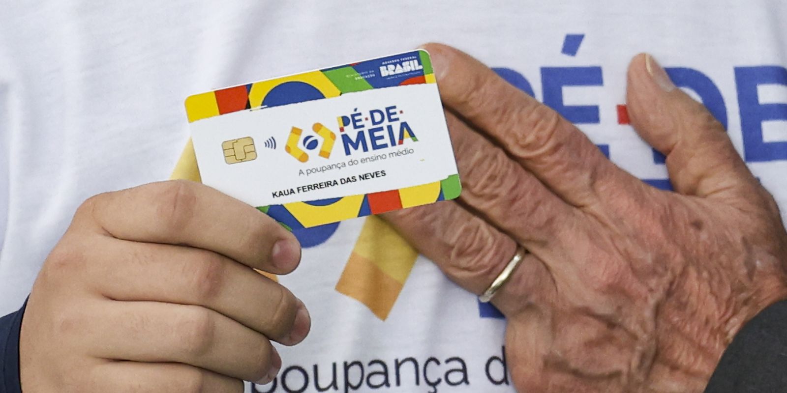 Governo faz acordo para incluir Pé-de-Meia e Vale Gás no orçamento Governo faz acordo para incluir Pé-de-Meia e Vale Gás no orçamento