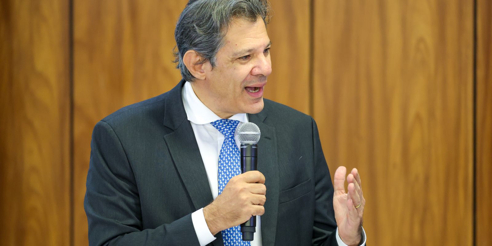 Haddad sai em defesa de arcabouço fiscal e se compromete com metas Haddad sai em defesa de arcabouço fiscal e se compromete com metas