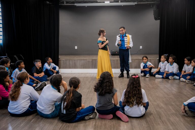 Oficina de teatro musical anima alunos da EPG José Jorge Pereira