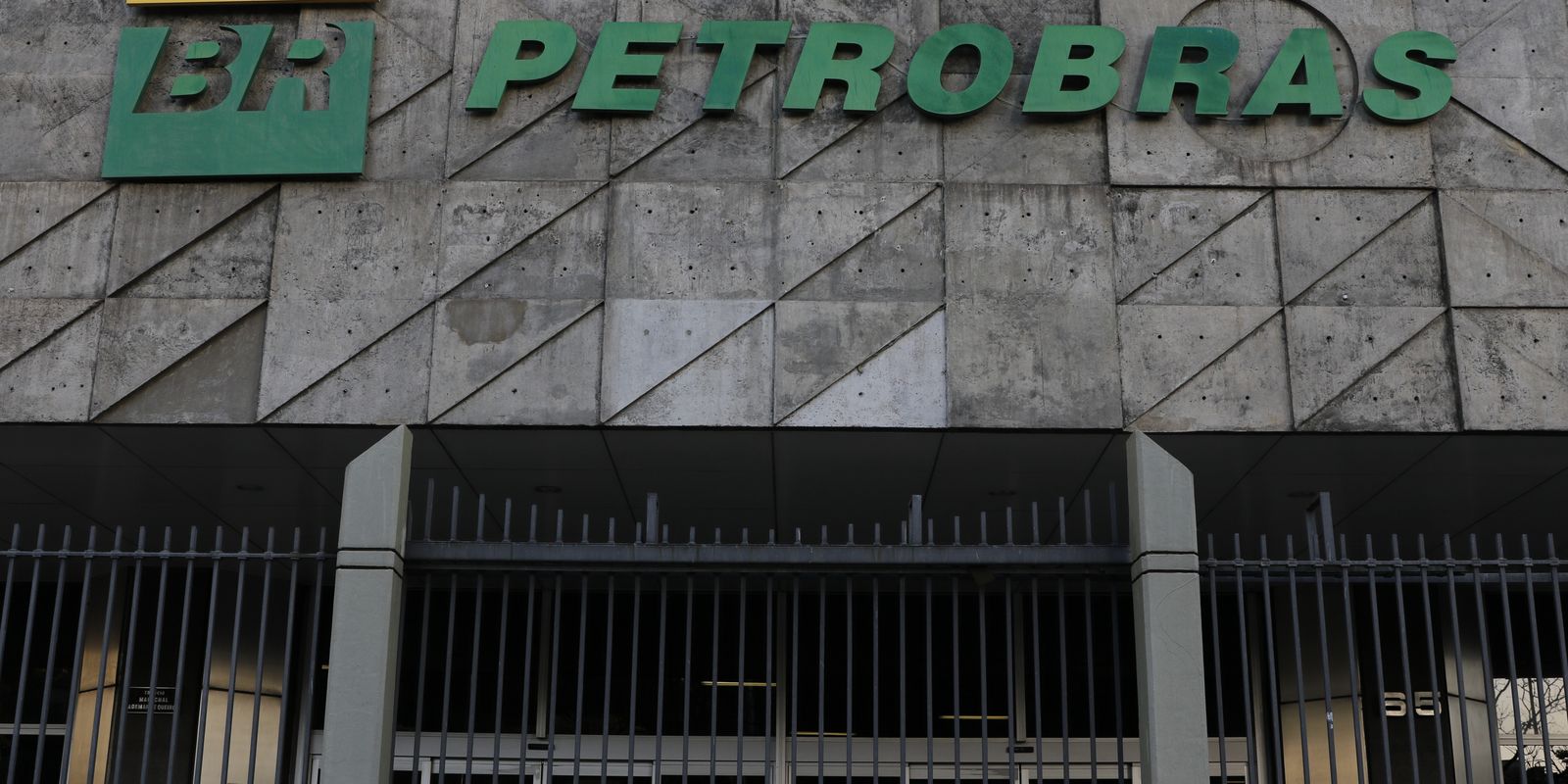 Petrobras contribuiu com 7% da arrecadação total do país em 2024 Petrobras contribuiu com 7% da arrecadação total do país em 2024