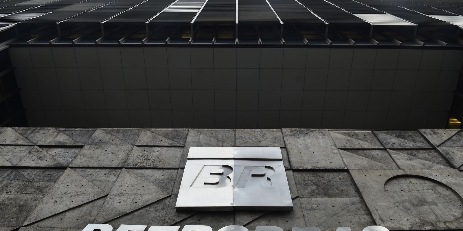 Petrobras terá que pagar R$ 36 milhões por danos ambientais Petrobras terá que pagar R$ 36 milhões por danos ambientais
