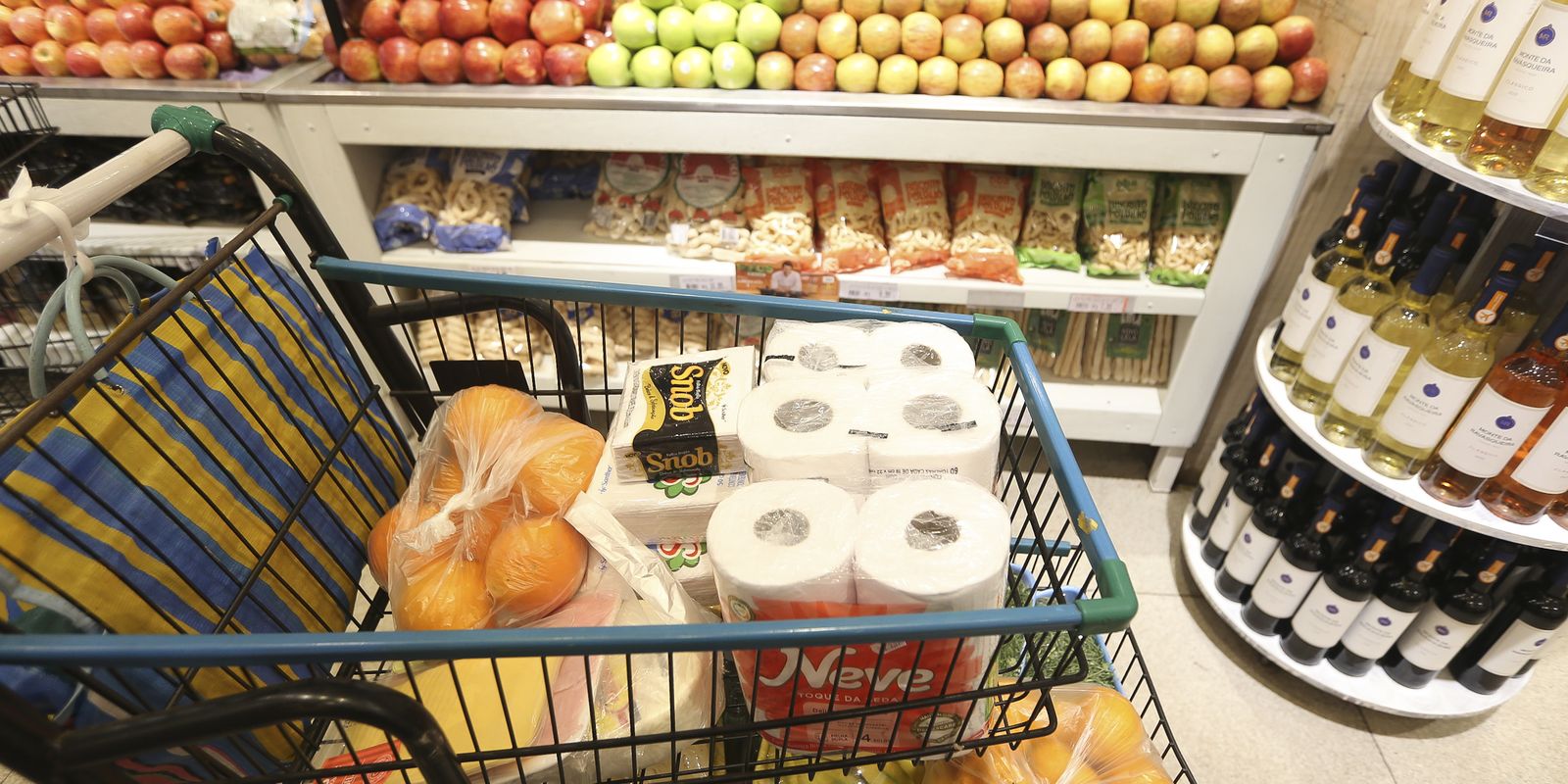 Prévia da inflação de abril fica em 0,43%, puxada pelos alimentos Prévia da inflação de abril fica em 0,43%, puxada pelos alimentos