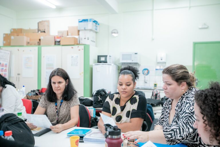 Professores da rede municipal participam de formação do programa Leia