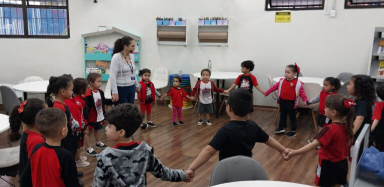 Atividades no Centro Municipal de Incentivo à Leitura reúnem 700 alunos em abril