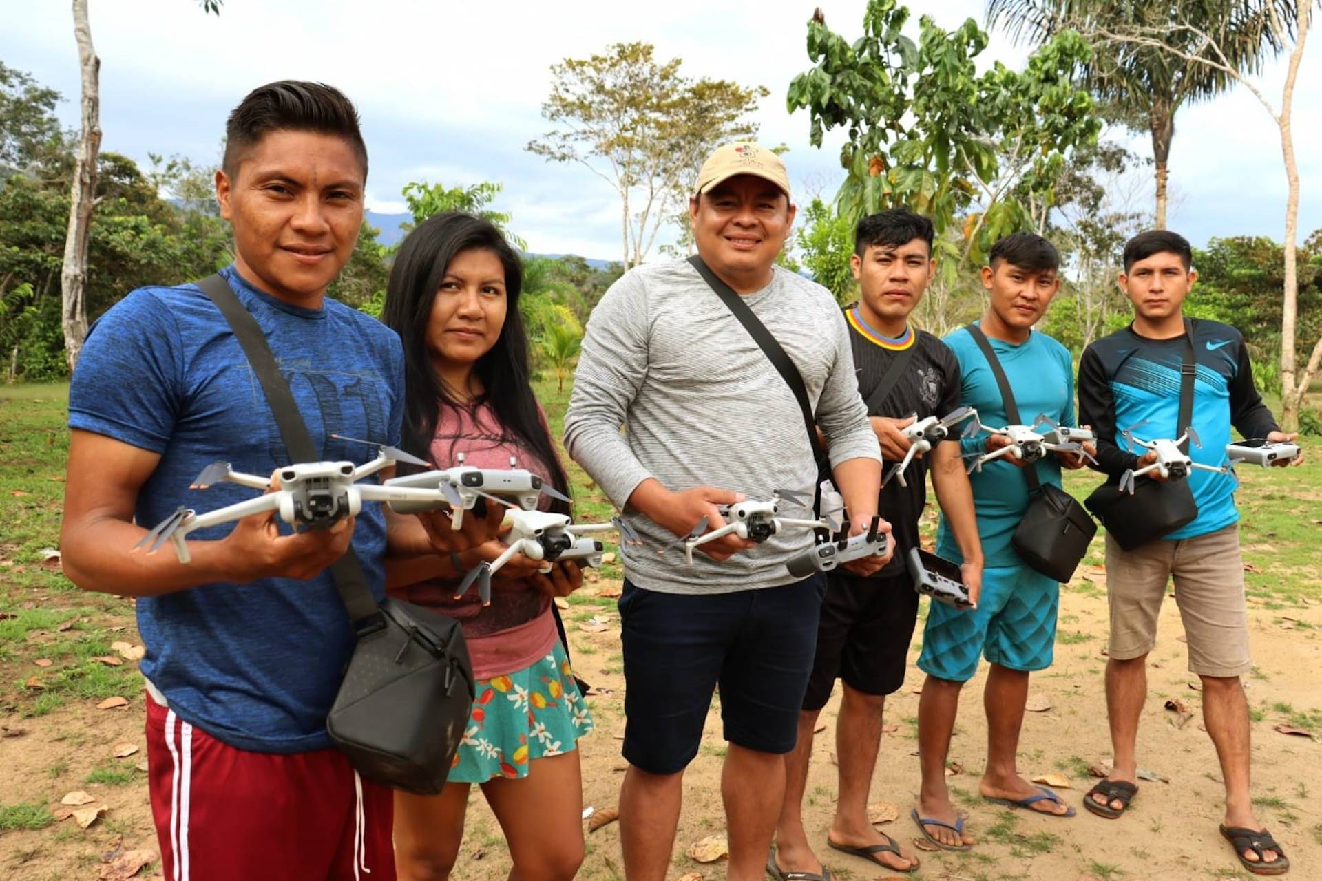 Jovens Yanomami recorrem a drones para vigiar seu território amazônico Jovens Yanomami recorrem a drones para vigiar seu território amazônico