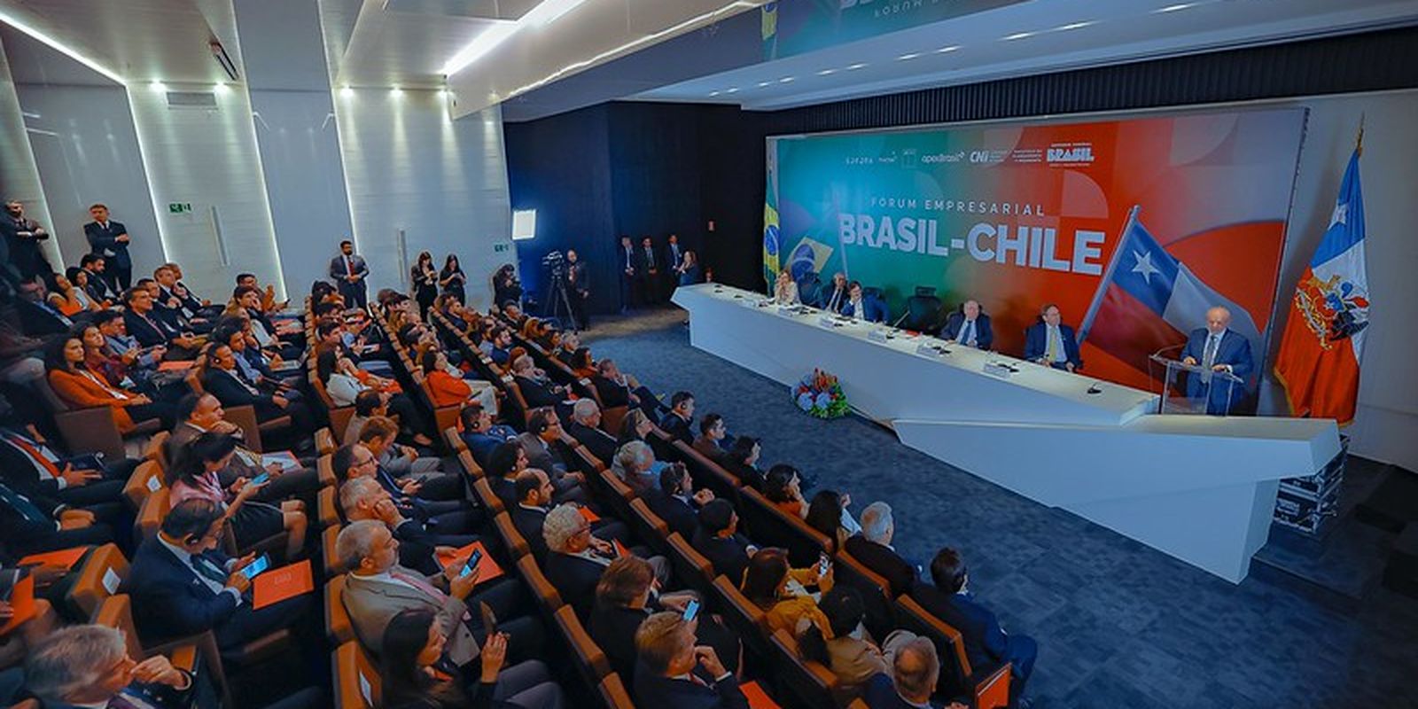 Lula e Boric querem ampliar relações comerciais entre Brasil e Chile Lula e Boric querem ampliar relações comerciais entre Brasil e Chile