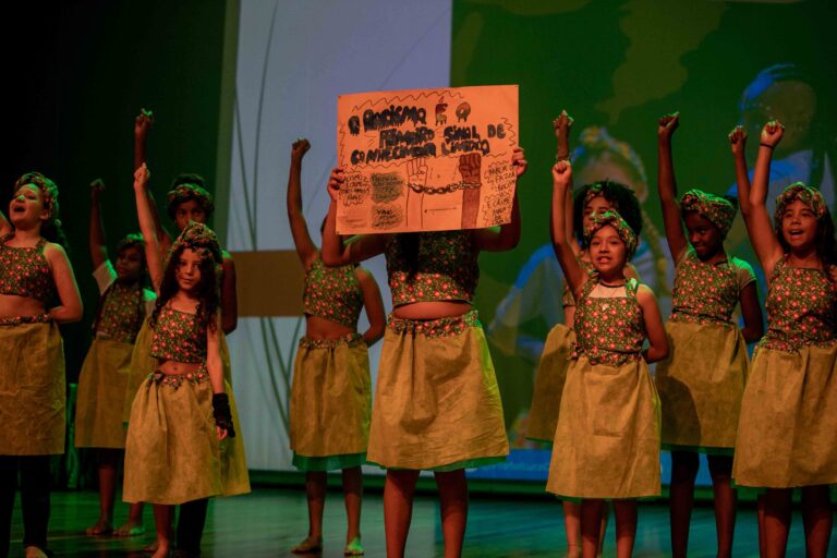 Prefeitura recebe o selo de reconhecimento por destaque na equidade racial na educação