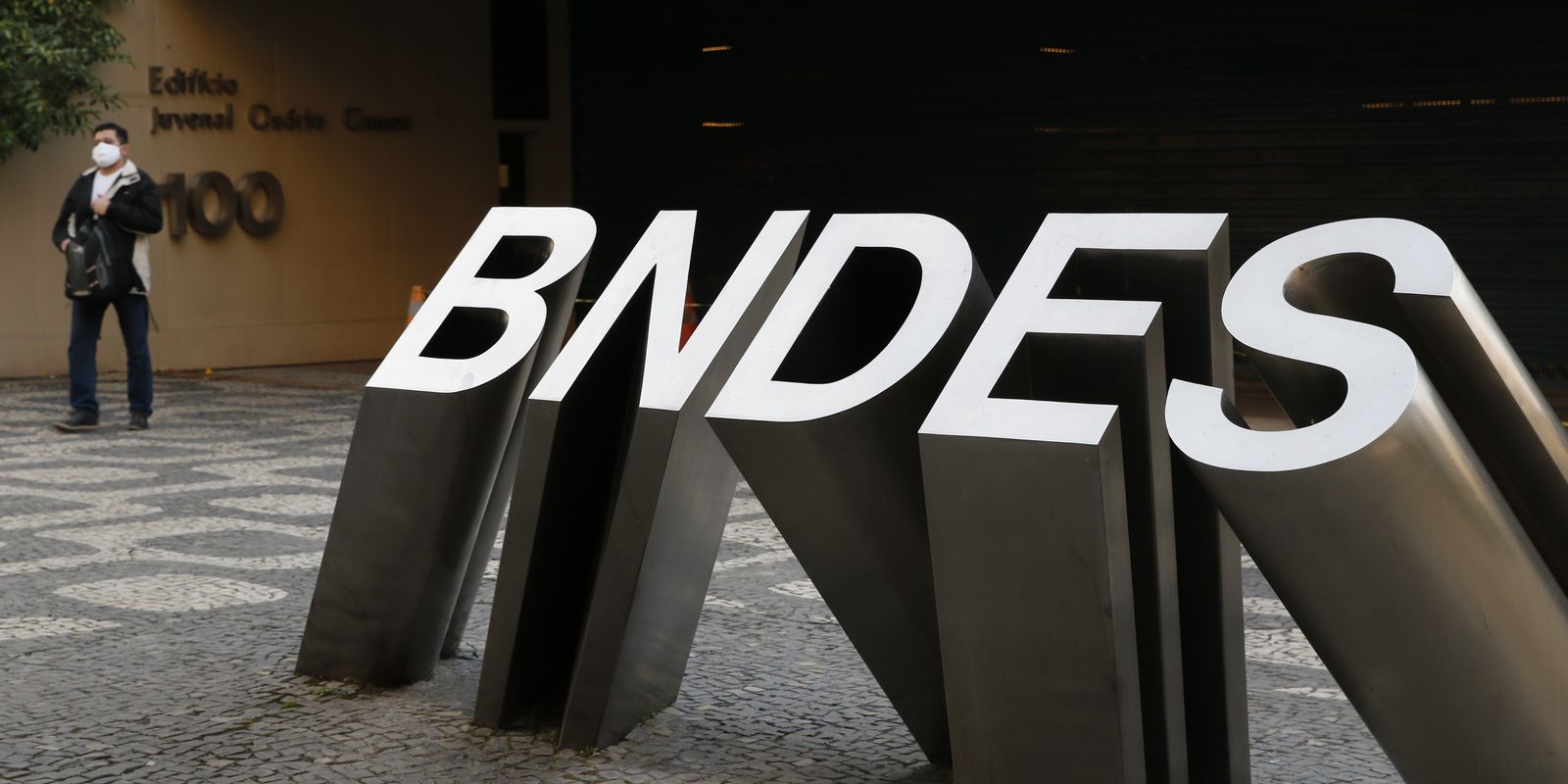 Senado autoriza BNDES captar R$ 2,6 bilhões no exterior Senado autoriza BNDES captar R$ 2,6 bilhões no exterior