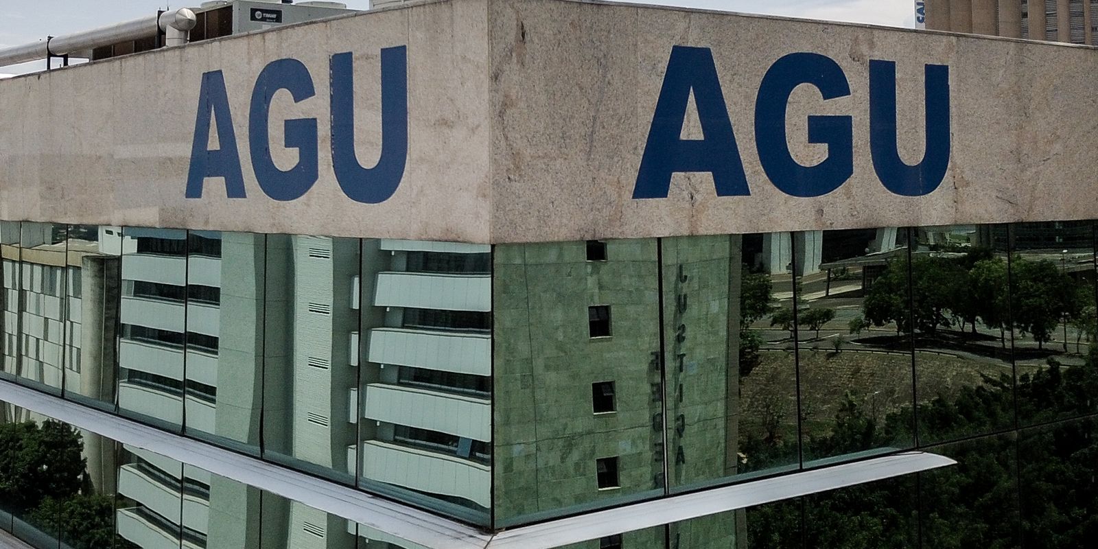 AGU pede bloqueio de bens de mais 14 investigados por fraude no INSS AGU pede bloqueio de bens de mais 14 investigados por fraude no INSS