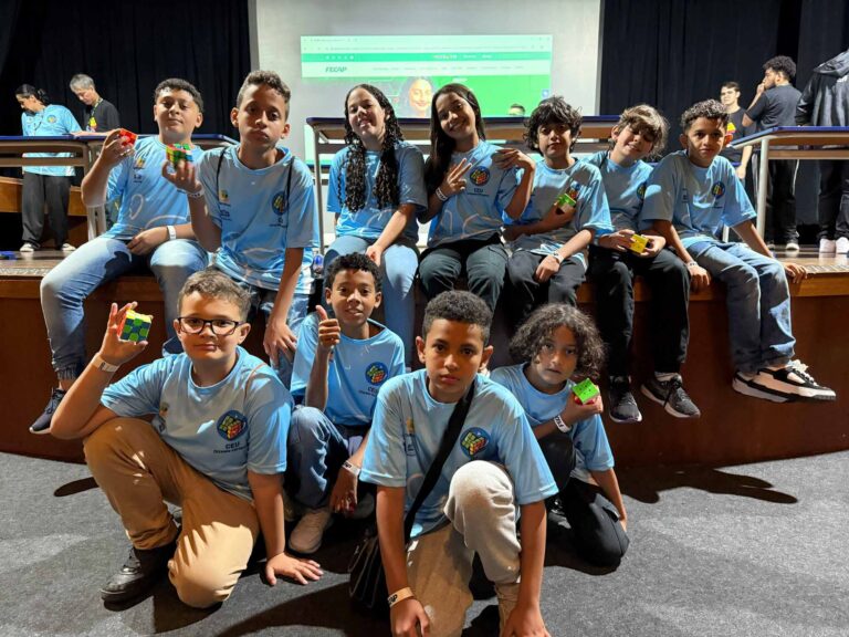 Alunos do CEU Ottawa-Uirapuru participam de torneio de Cubo Mágico