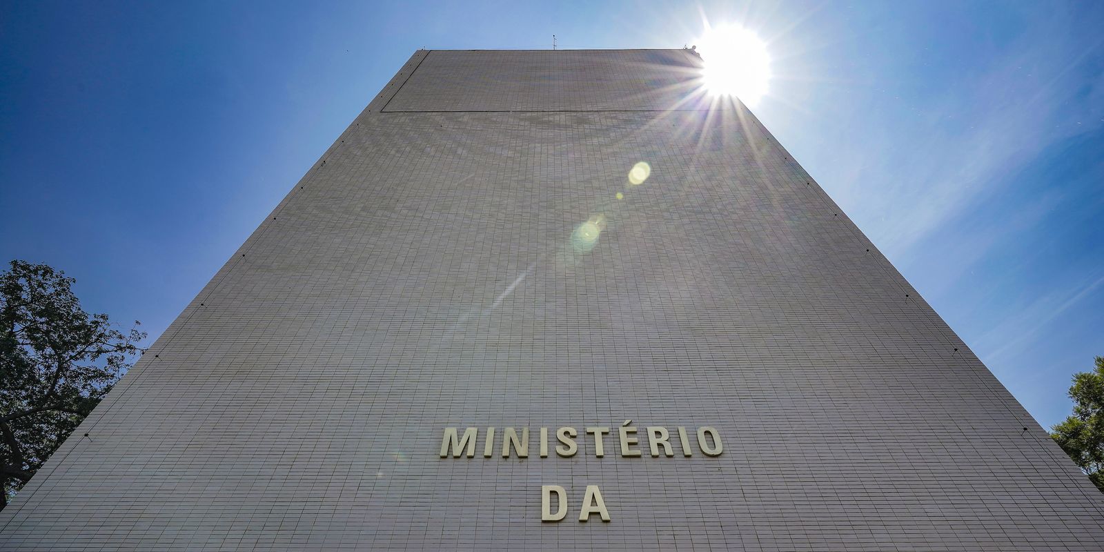 Com precatórios, previsão de déficit primário sobe para R$ 97 bilhões Com precatórios, previsão de déficit primário sobe para R$ 97 bilhões