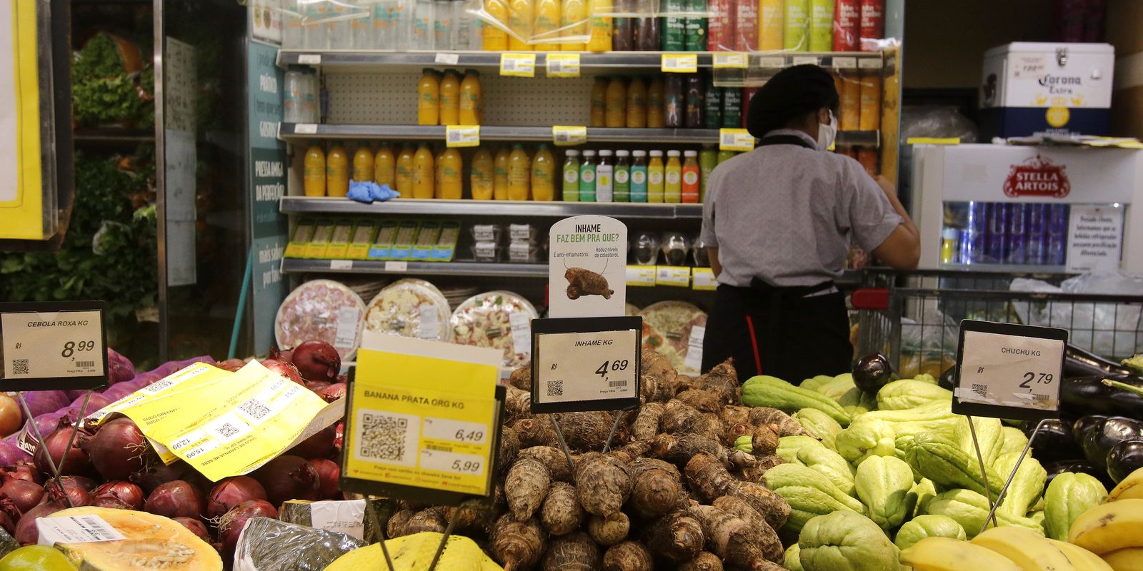 Contratos de trabalho por hora em supermercados aumentam precarização Contratos de trabalho por hora em supermercados aumentam precarização
