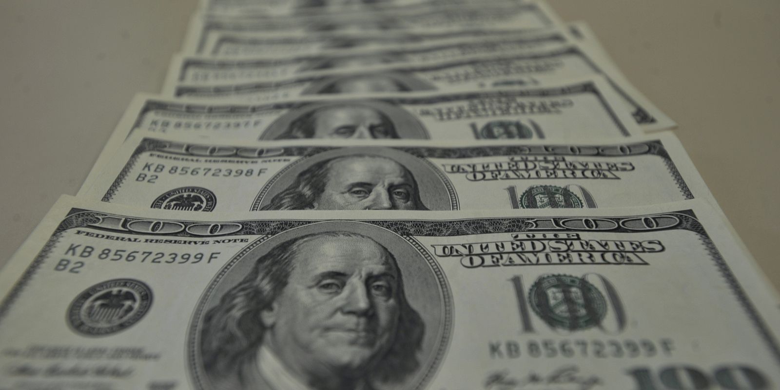 Dólar sobe para R$ 5,68 com dados fortes da economia dos EUA Dólar sobe para R$ 5,68 com dados fortes da economia dos EUA