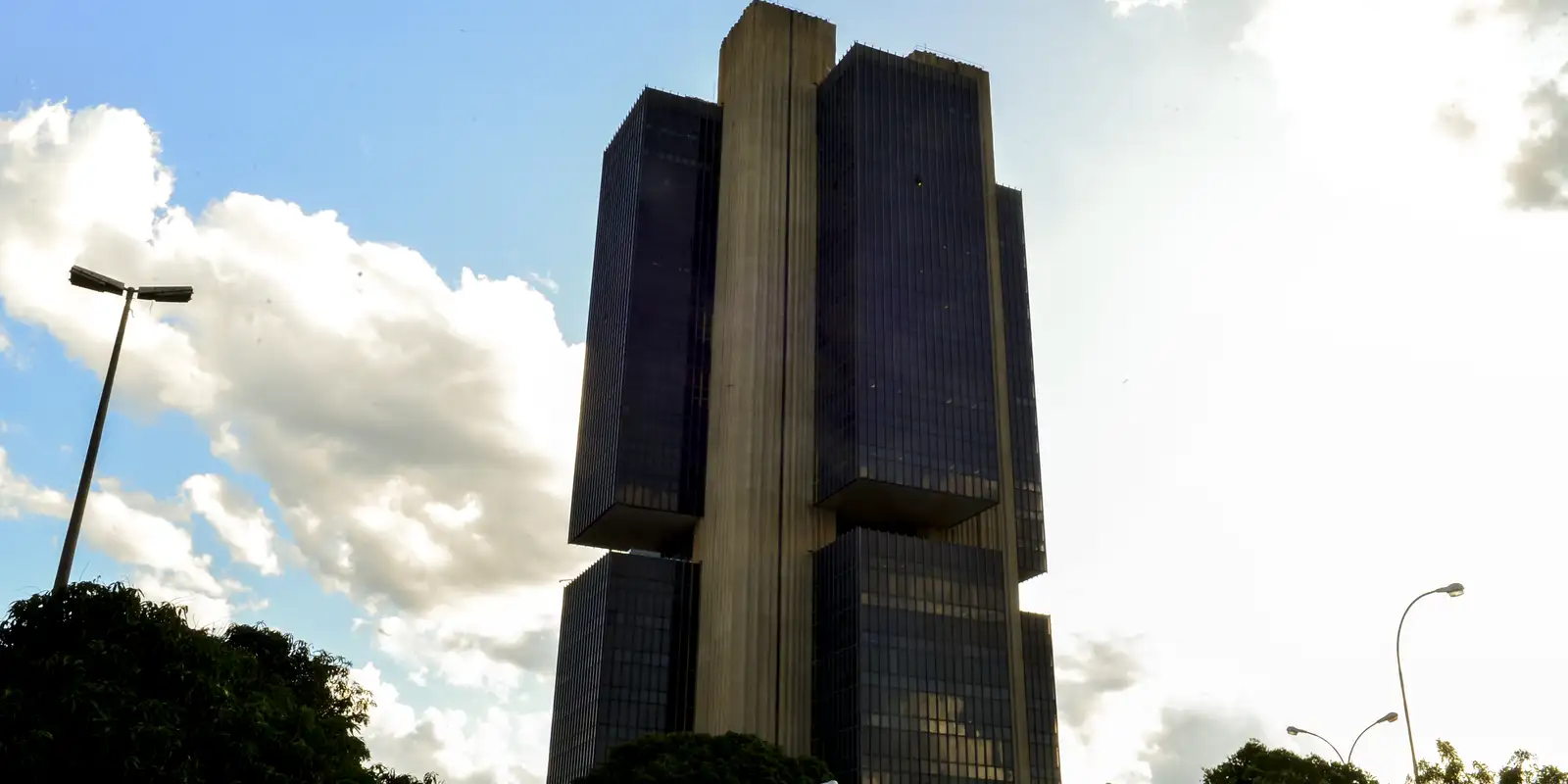 Entidades do setor produtivo criticam aumento da Selic Entidades do setor produtivo criticam aumento da Selic